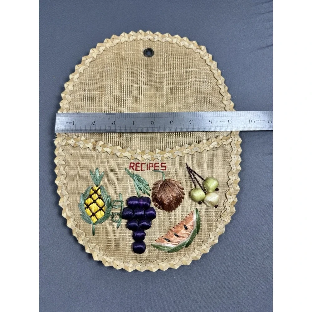 Vintage Mid Century MCM Raffia‎ Woven RECIPE HOLDER FRUIT Wall Hanging Art 12
